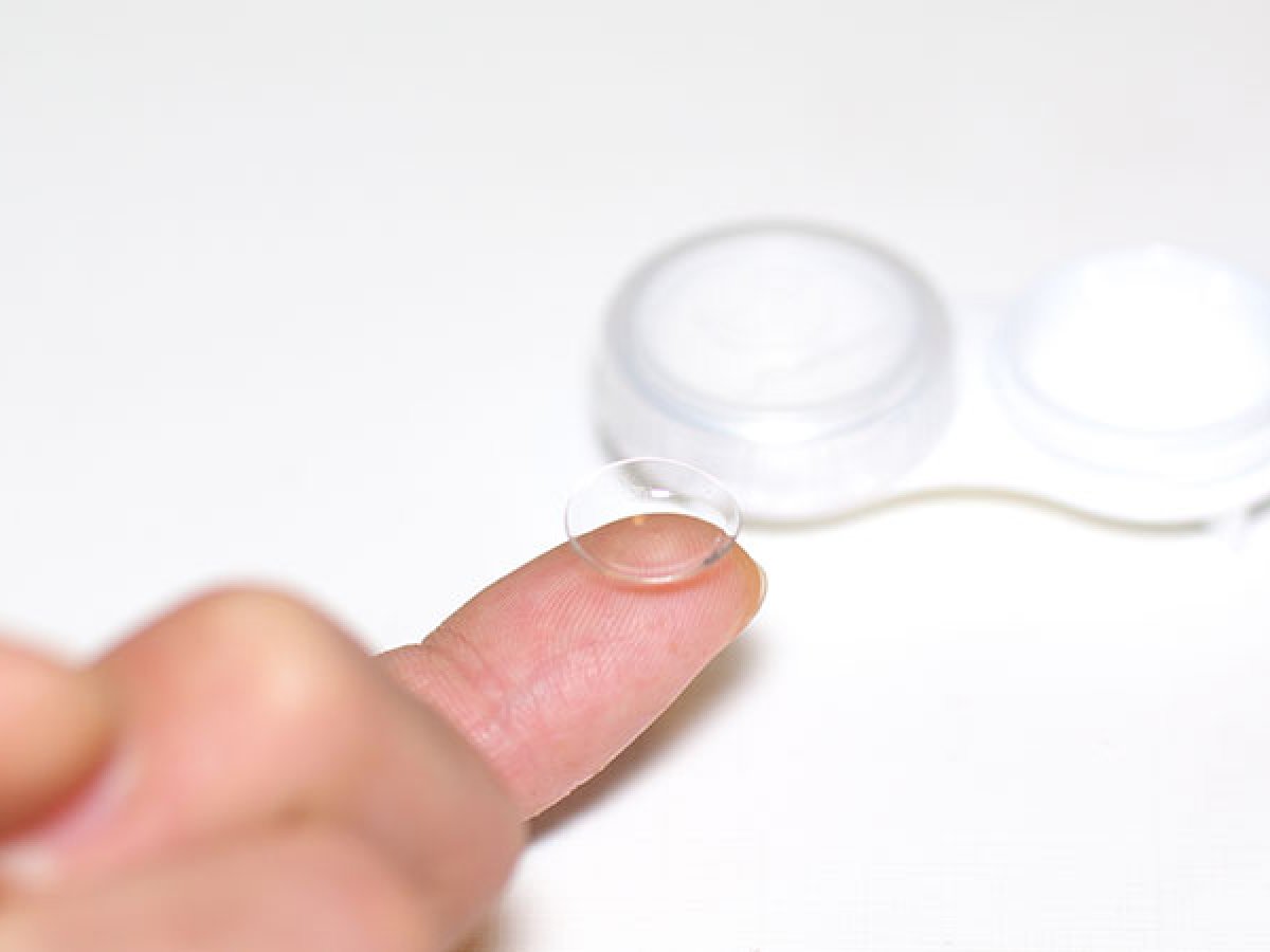 Softlens Bening Bulanan Plano \u2014 Foto pemakaian